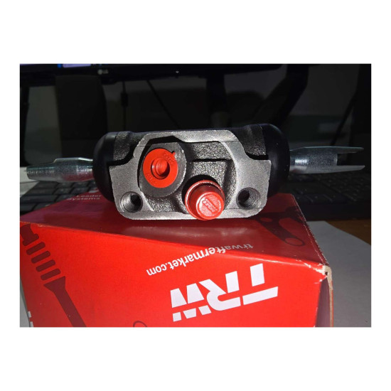 Rear brake cylinder Hilux RN20-RN45