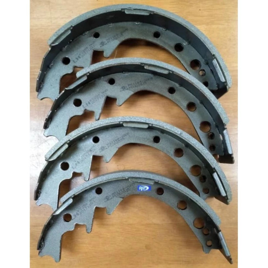 Brake shoe kit Hilux RN30-YN50, front, complete pair