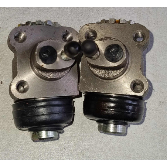 Set of Front brake cylinder Hilux RN10