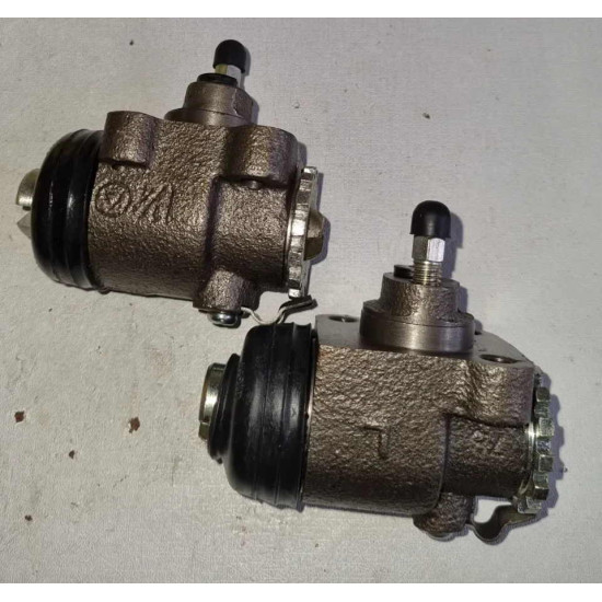 Set of Front brake cylinder Hilux RN10