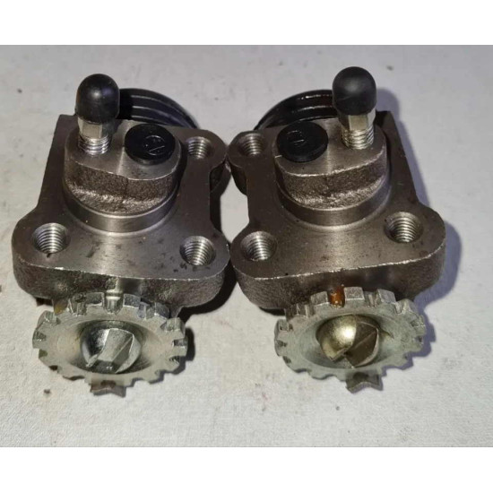 Set of Front brake cylinder Hilux RN10